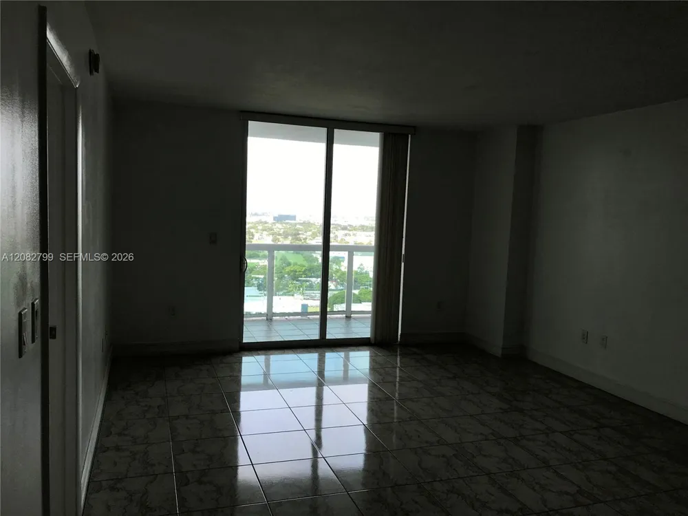 1800 Bayshore Dr #2204 Miami, FL 33132