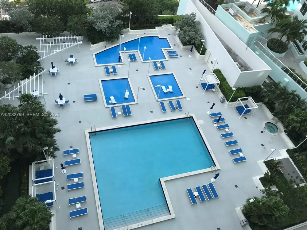1800 Bayshore Dr #2204 Miami, FL 33132