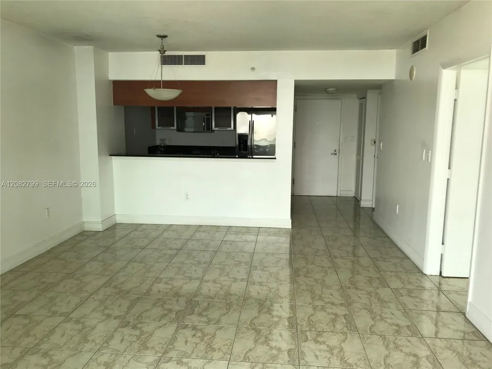 1800 Bayshore Dr #2204 Miami, FL 33132