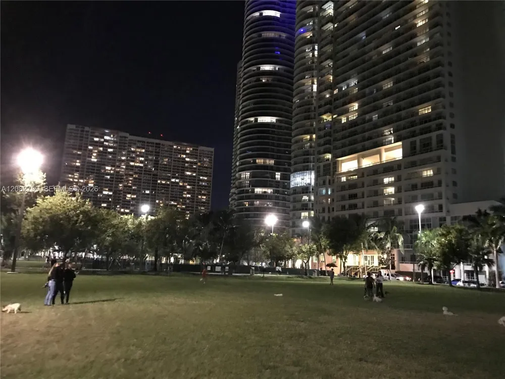 1800 Bayshore Dr #2204 Miami, FL 33132