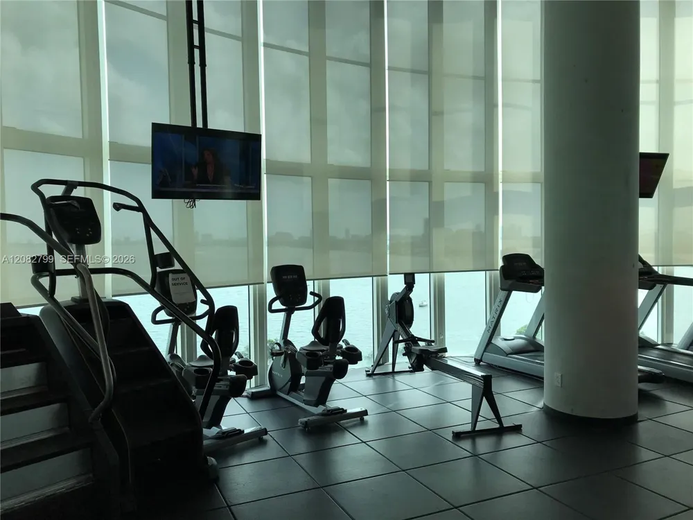 1800 Bayshore Dr #2204 Miami, FL 33132