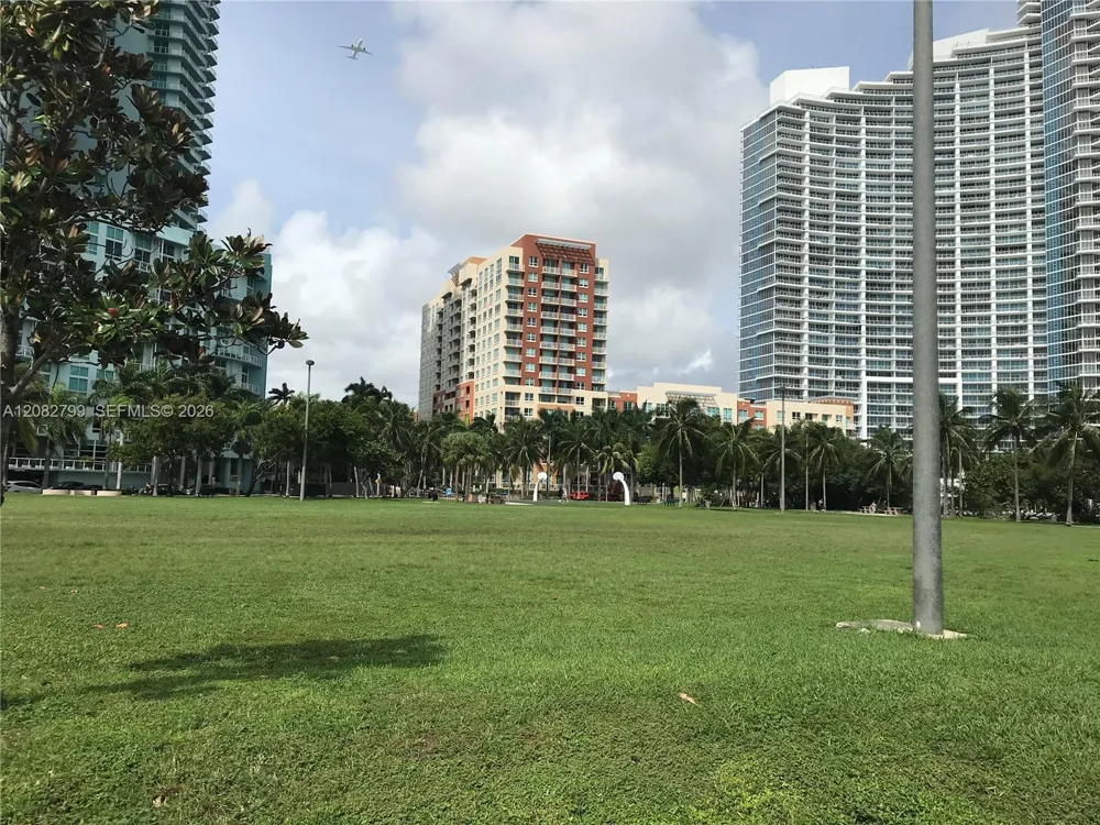 1800 Bayshore Dr #2204 Miami, FL 33132