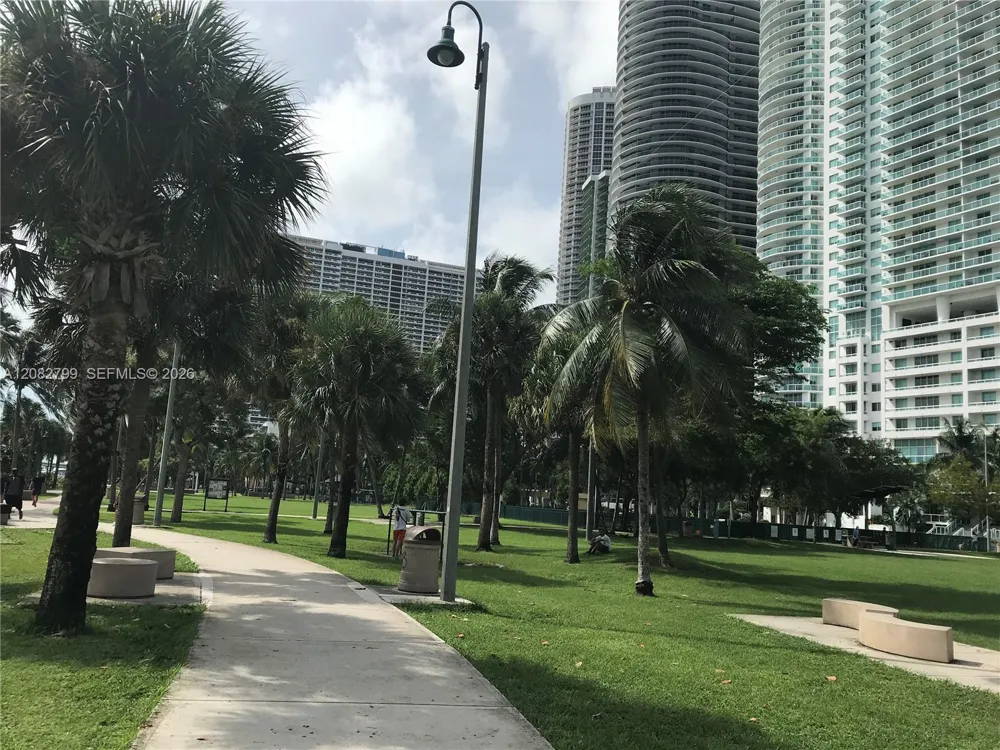 1800 Bayshore Dr #2204 Miami, FL 33132
