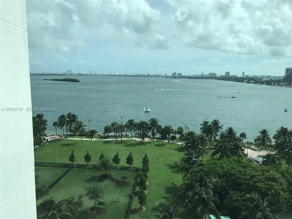 1800 Bayshore Dr #2204 Miami, FL 33132