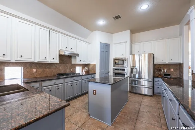 13035 Walking Horse San Antonio, TX 78023
