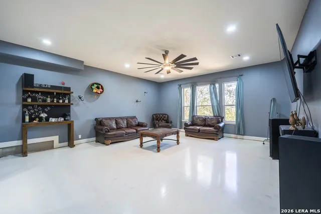 13035 Walking Horse San Antonio, TX 78023