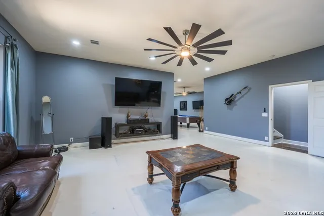 13035 Walking Horse San Antonio, TX 78023