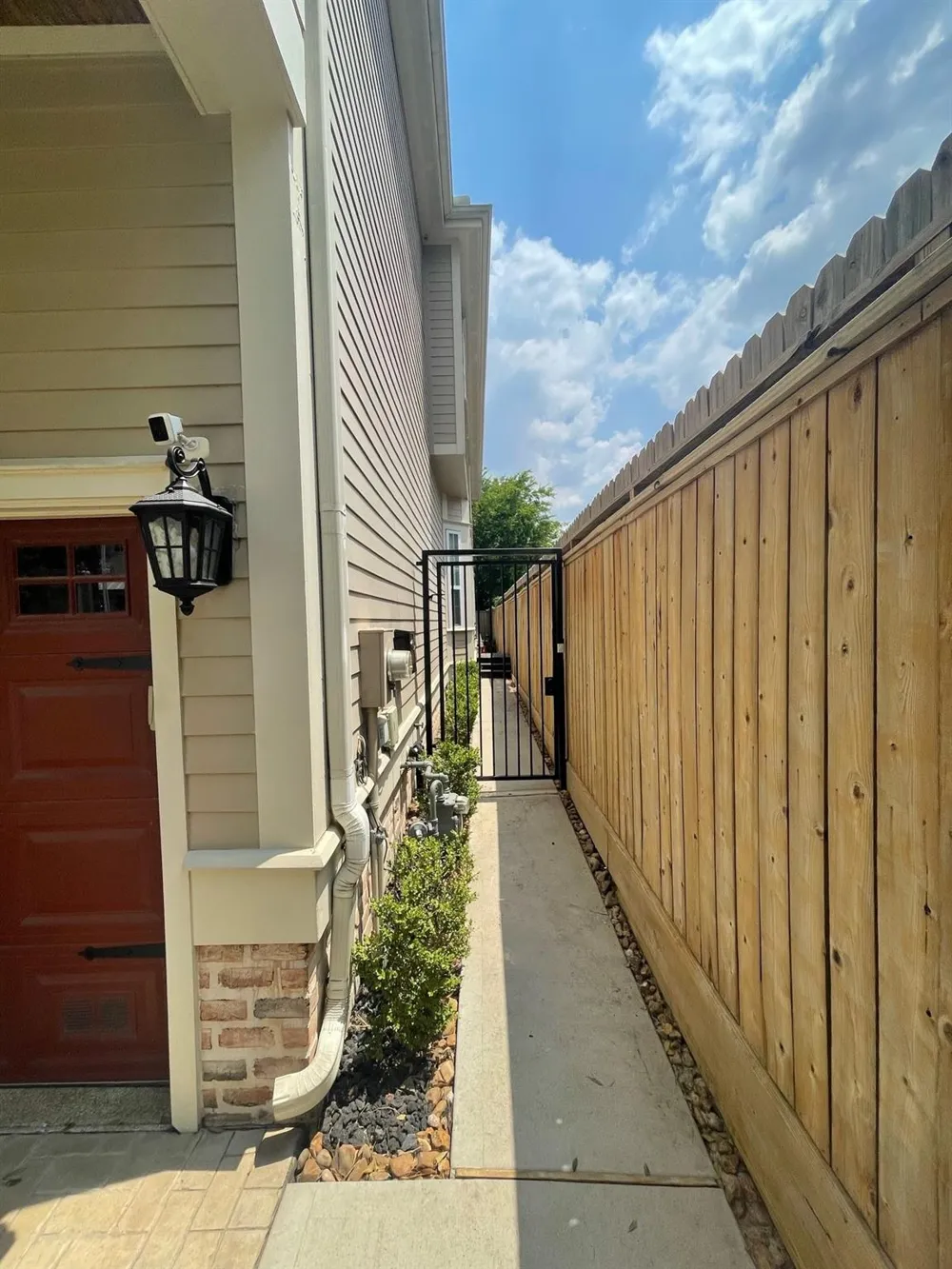5523 Kansas Street Houston, TX 77007