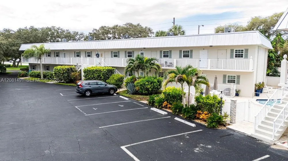 900 Jasmine Ln #105A Vero Beach, FL 32963