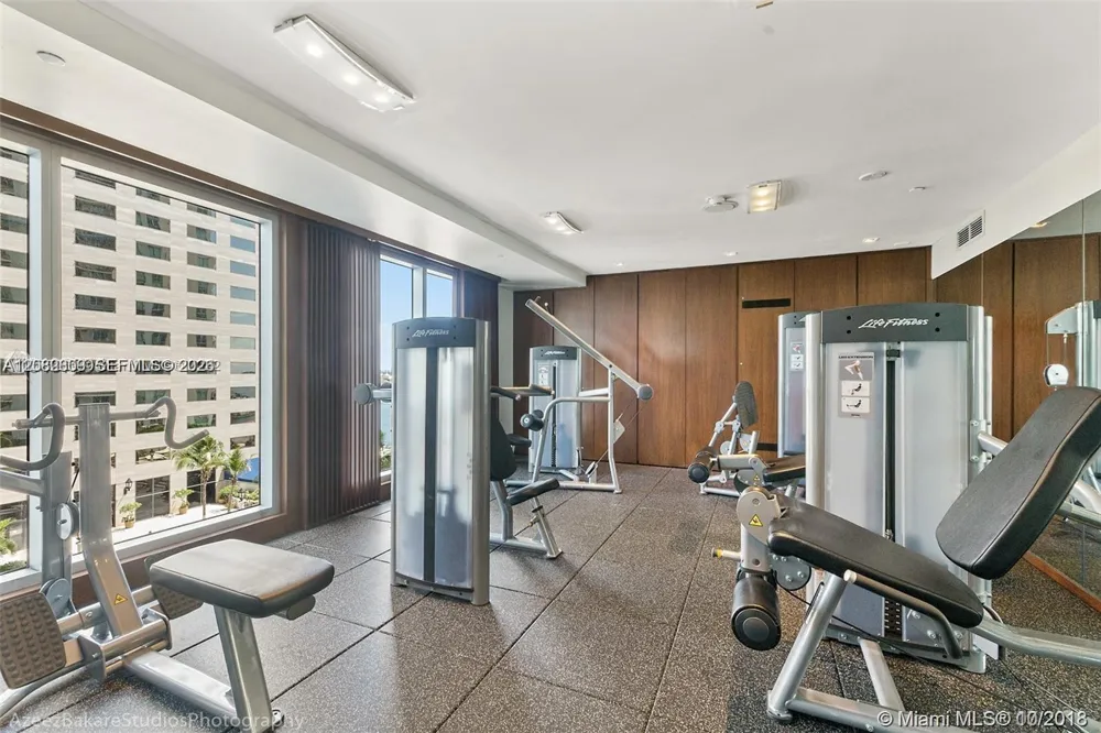 325 NE Biscayne Blvd #1923 Miami, FL 33131