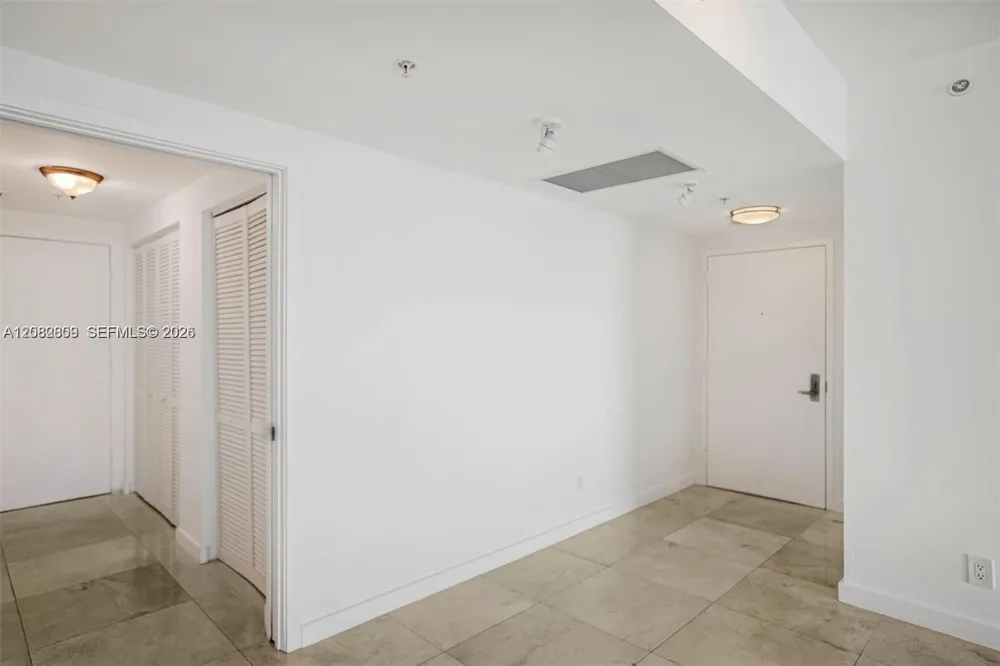 325 NE Biscayne Blvd #1923 Miami, FL 33131