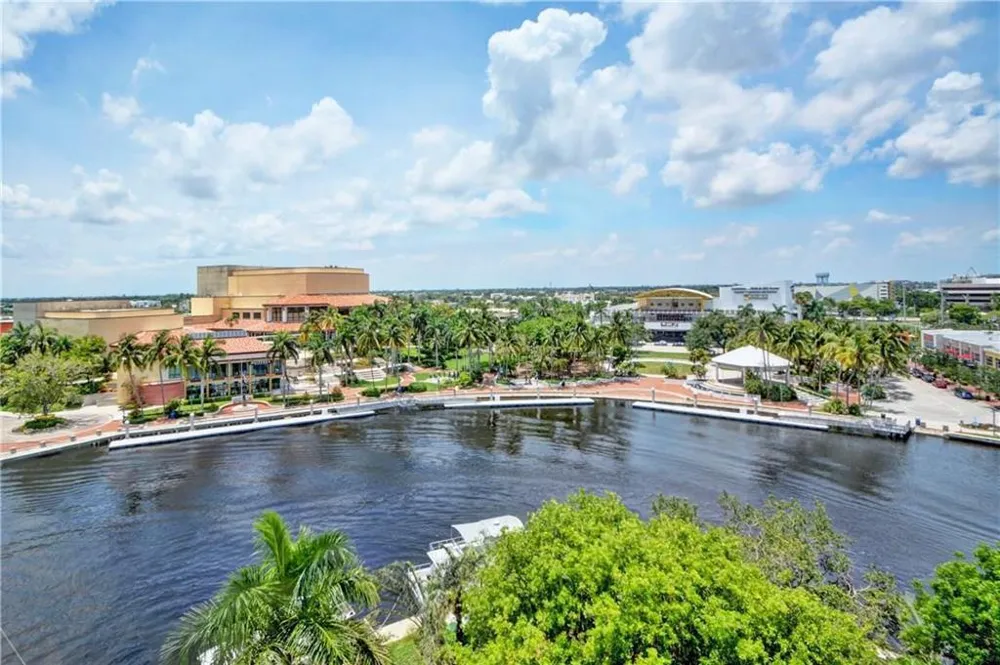 401 SW 4TH AVENUE #808 Fort Lauderdale, FL 33315
