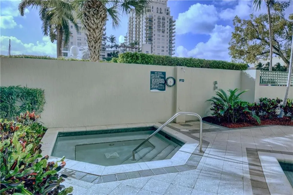 401 SW 4TH AVENUE #808 Fort Lauderdale, FL 33315