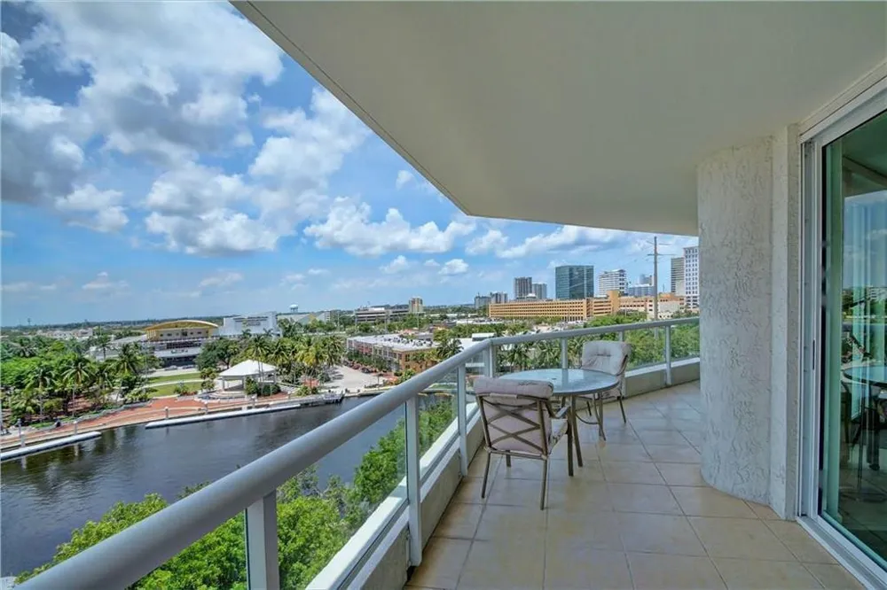401 SW 4TH AVENUE #808 Fort Lauderdale, FL 33315