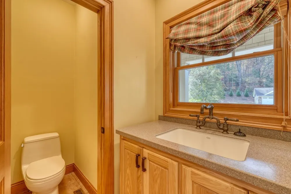 1949 Big Pine Drive Hiawassee, GA 30546