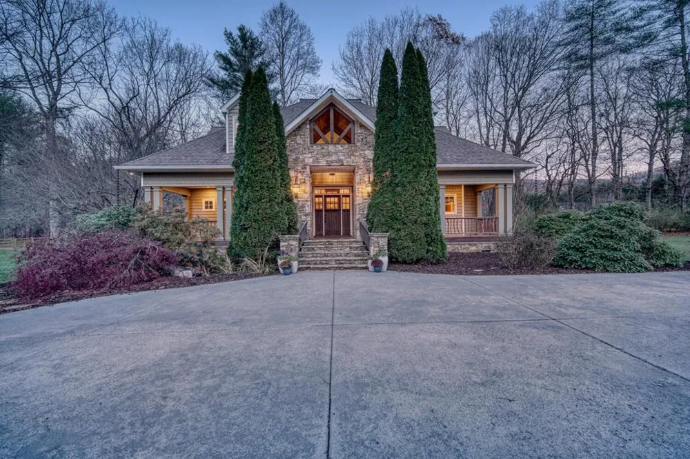 1949 Big Pine Drive Hiawassee, GA 30546