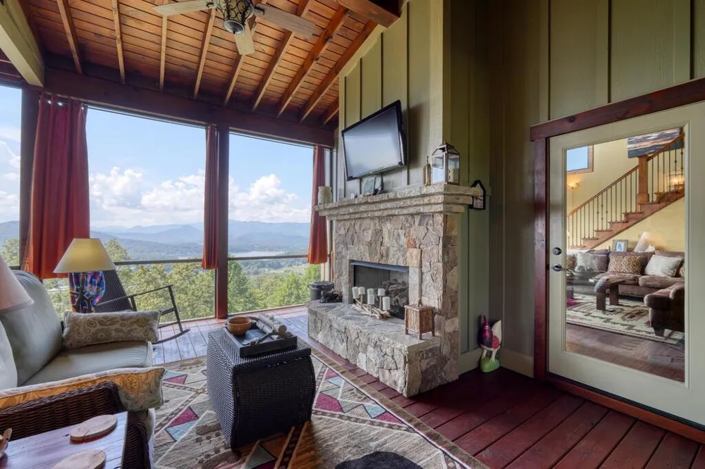 2187 Carlin Road Hiawassee, GA 30546