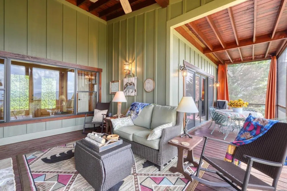 2187 Carlin Road Hiawassee, GA 30546
