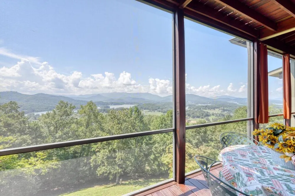 2187 Carlin Road Hiawassee, GA 30546