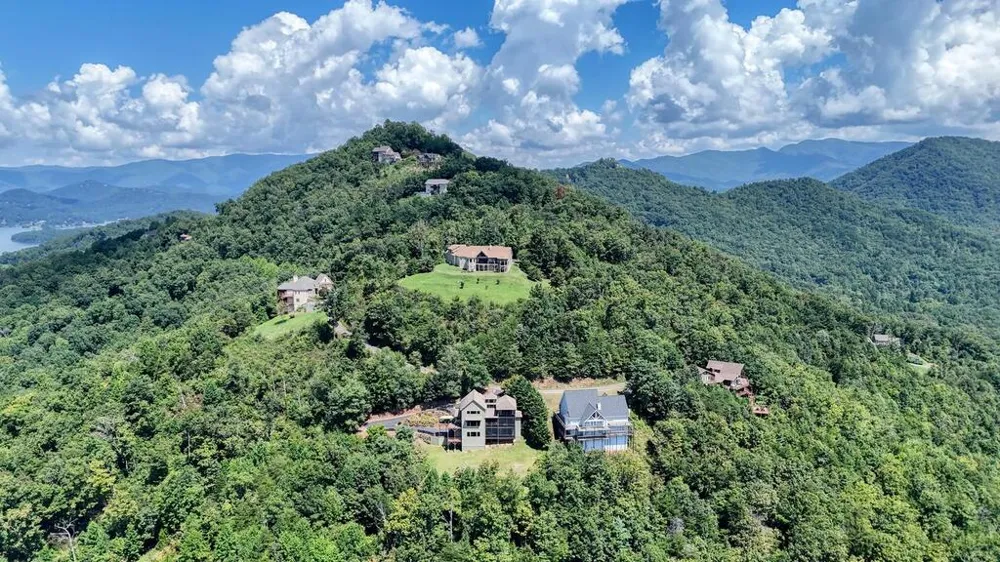 2187 Carlin Road Hiawassee, GA 30546