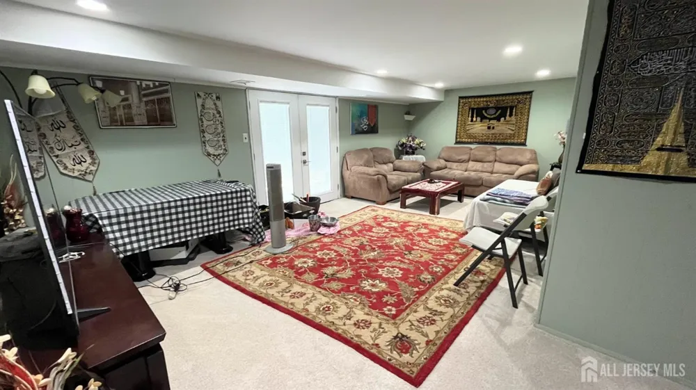 86 Mitchell Avenue Piscataway, NJ 08854