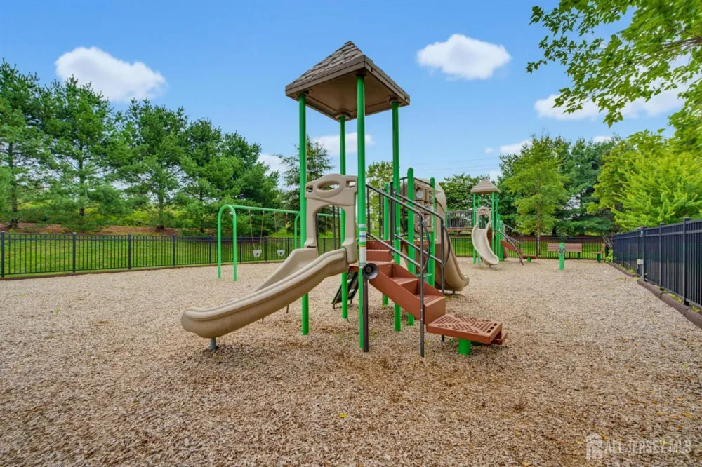 16 Morris Lane Cranbury, NJ 08512