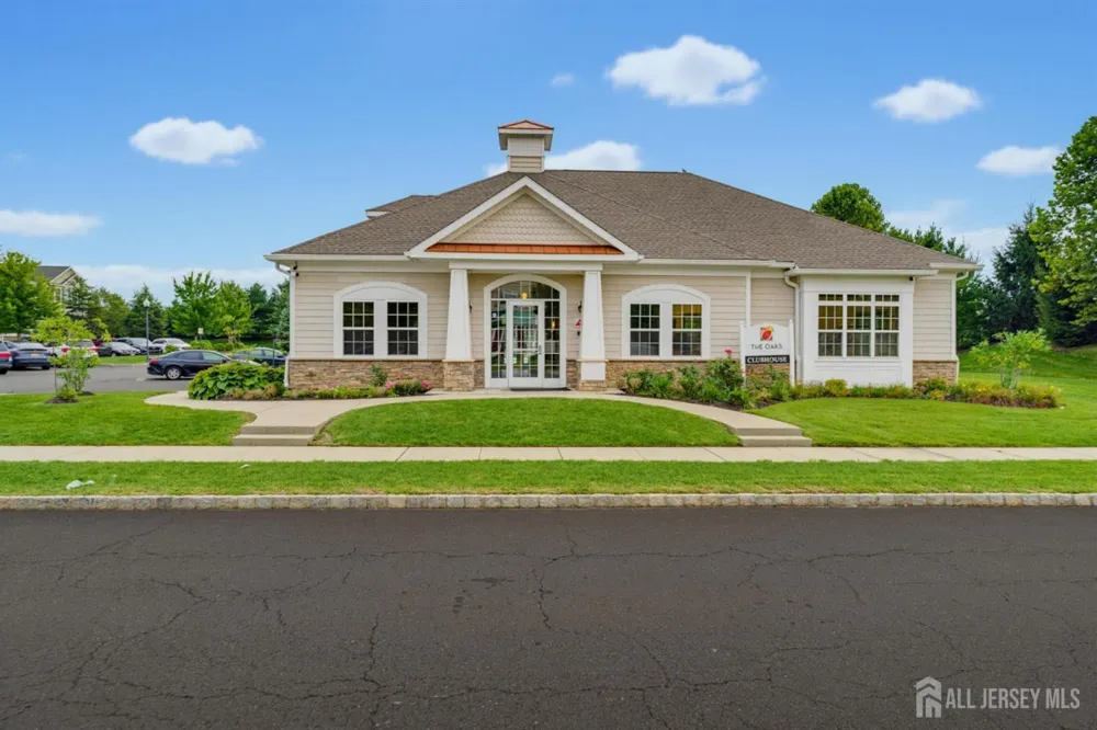 16 Morris Lane Cranbury, NJ 08512
