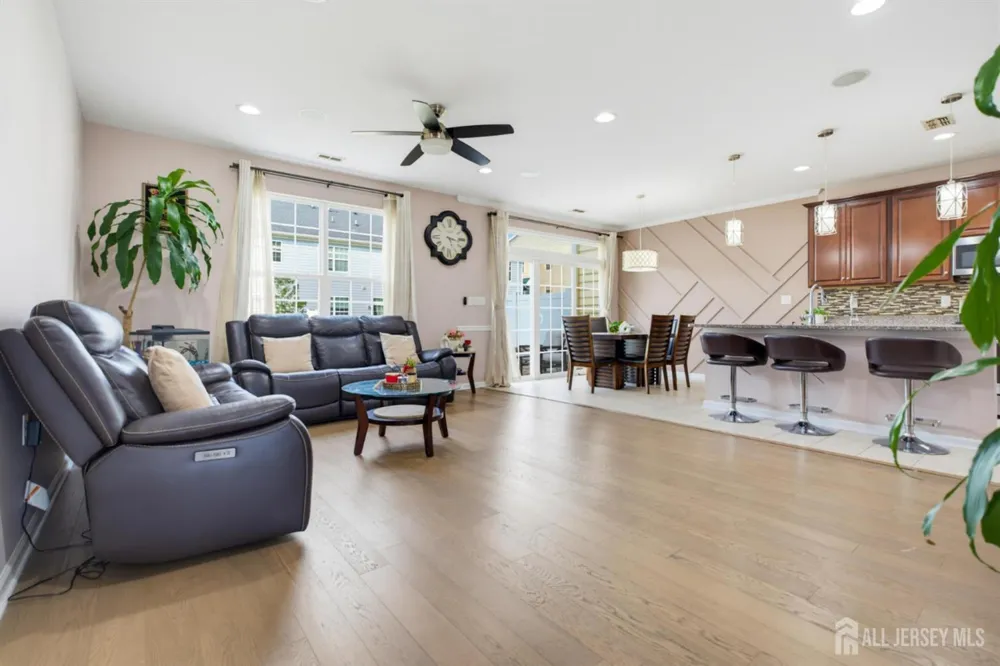 16 Morris Lane Cranbury, NJ 08512