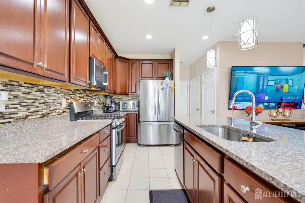 16 Morris Lane Cranbury, NJ 08512