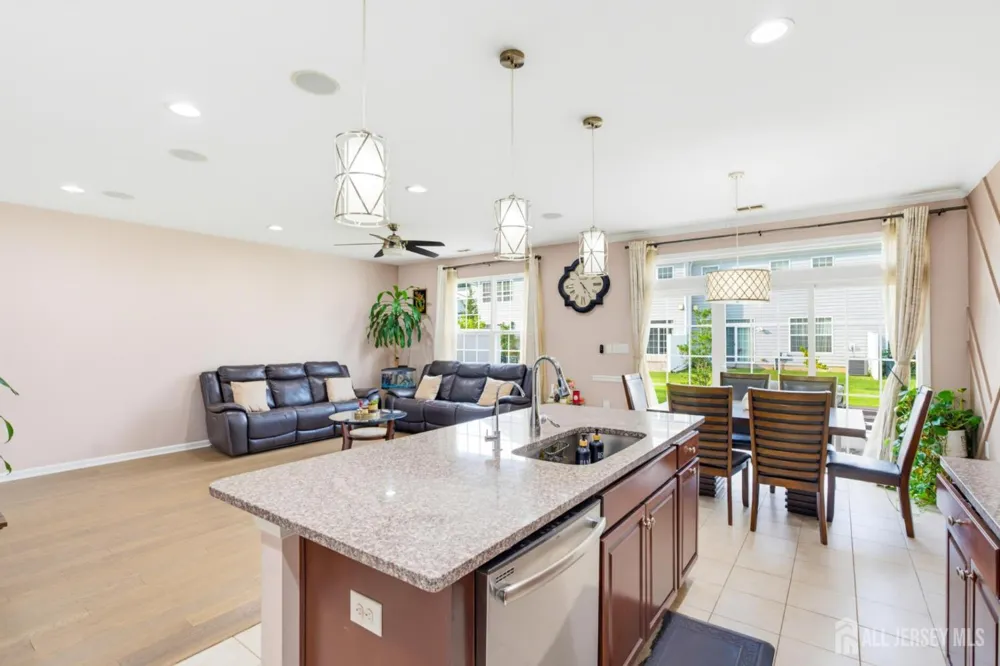 16 Morris Lane Cranbury, NJ 08512