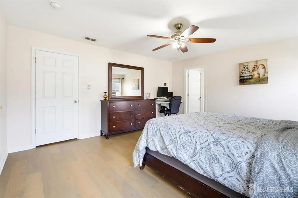 16 Morris Lane Cranbury, NJ 08512