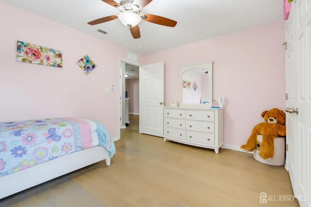 16 Morris Lane Cranbury, NJ 08512