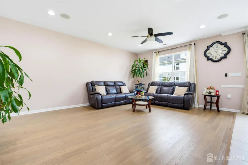 16 Morris Lane Cranbury, NJ 08512