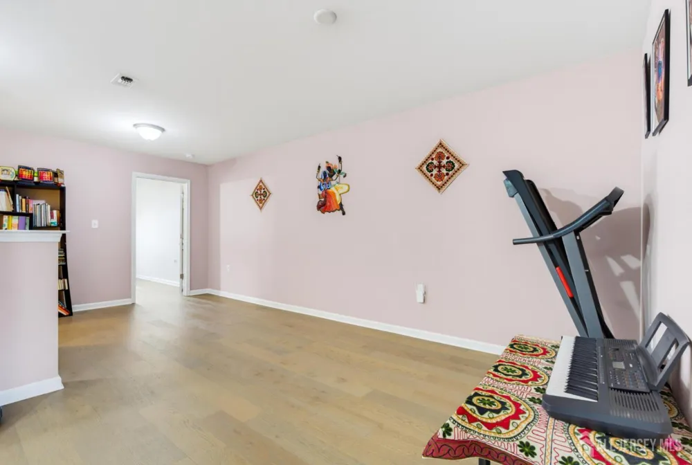 16 Morris Lane Cranbury, NJ 08512
