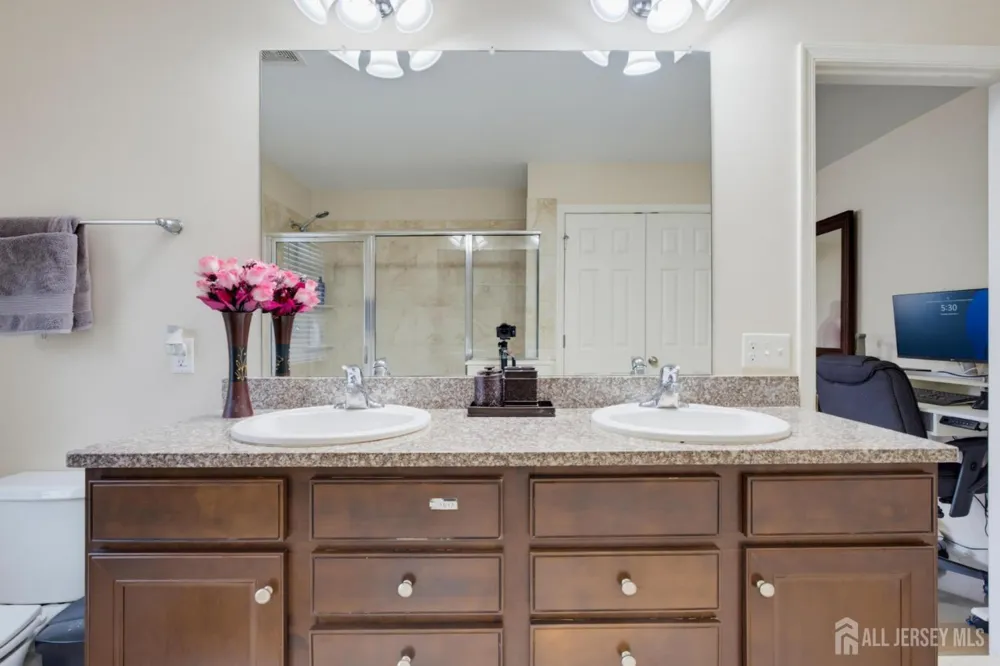 16 Morris Lane Cranbury, NJ 08512