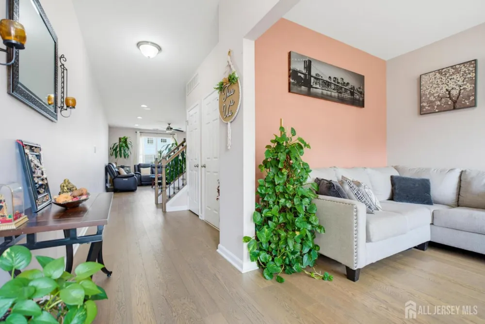 16 Morris Lane Cranbury, NJ 08512