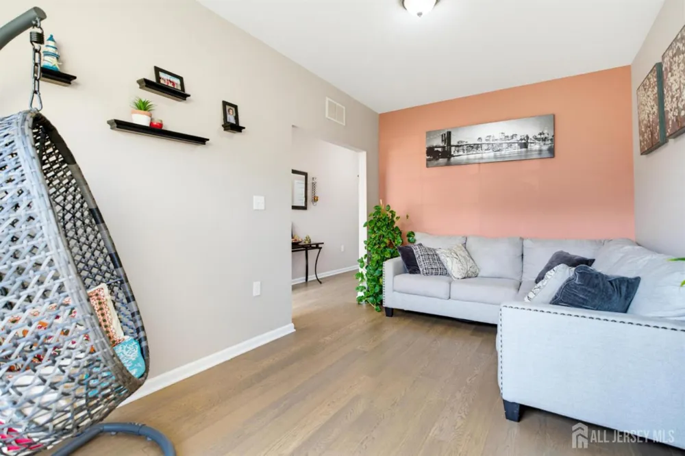 16 Morris Lane Cranbury, NJ 08512