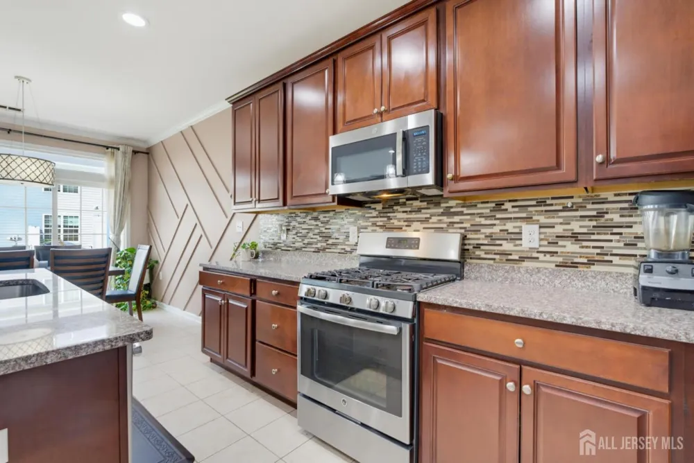 16 Morris Lane Cranbury, NJ 08512