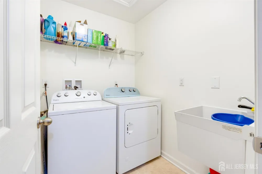 16 Morris Lane Cranbury, NJ 08512