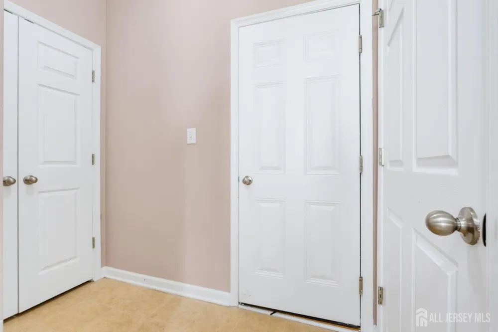 16 Morris Lane Cranbury, NJ 08512