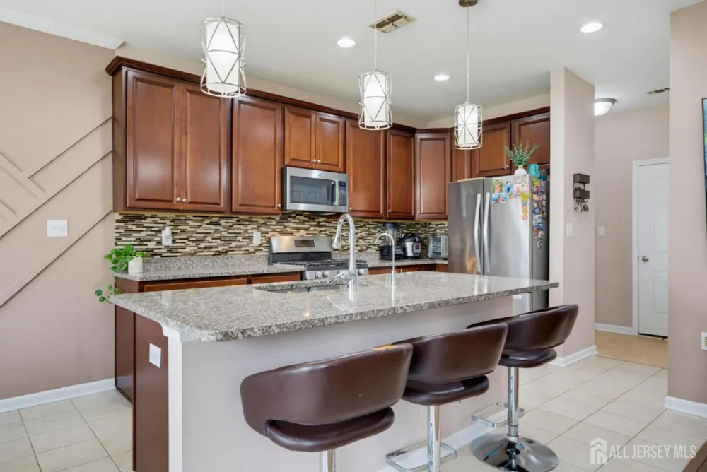 16 Morris Lane Cranbury, NJ 08512