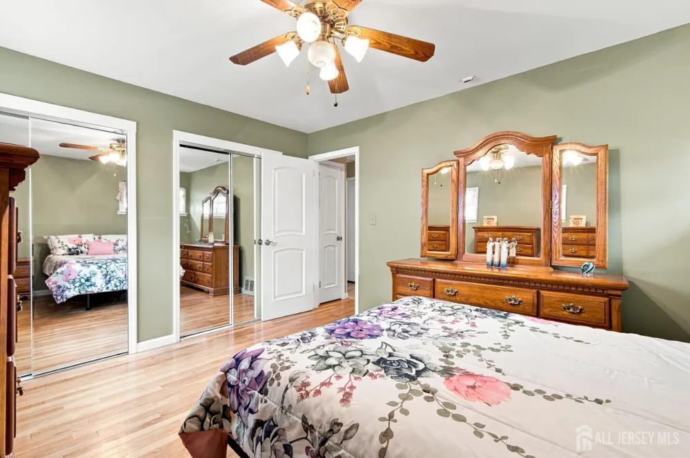 114 Kendall Drive Sayreville, NJ 08859