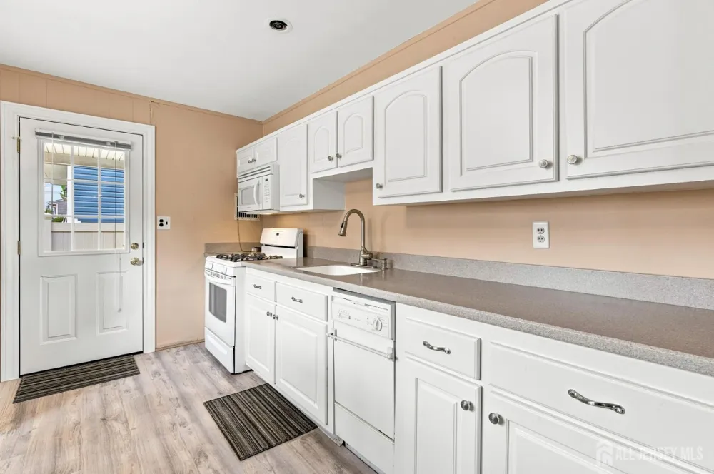 114 Kendall Drive Sayreville, NJ 08859