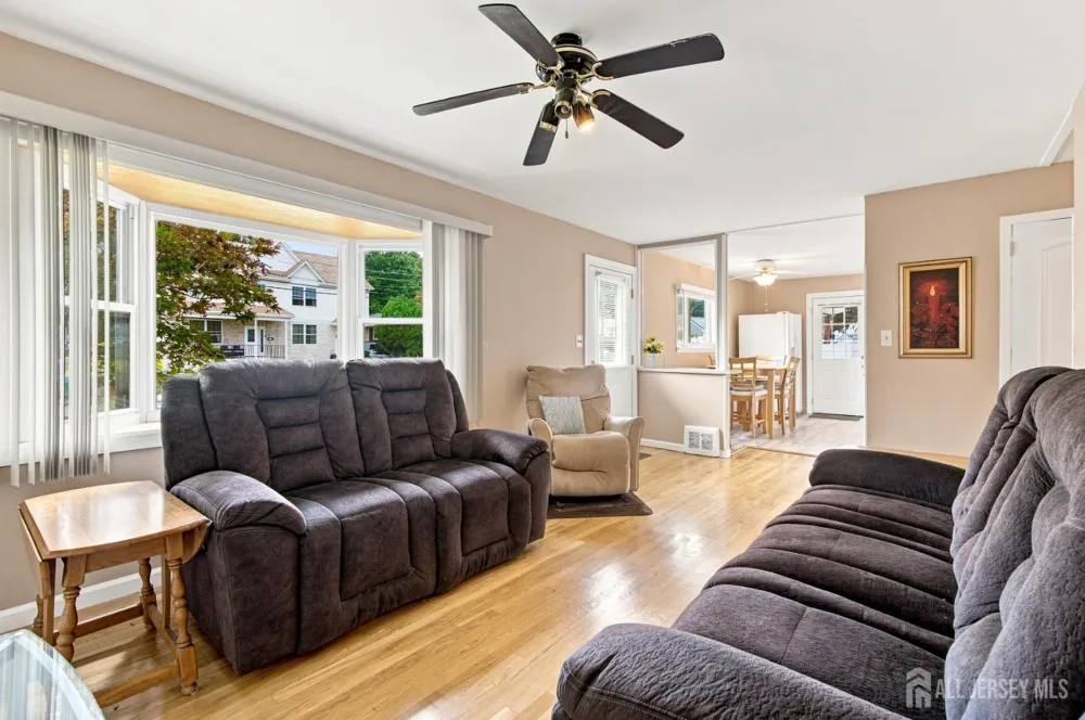 114 Kendall Drive Sayreville, NJ 08859
