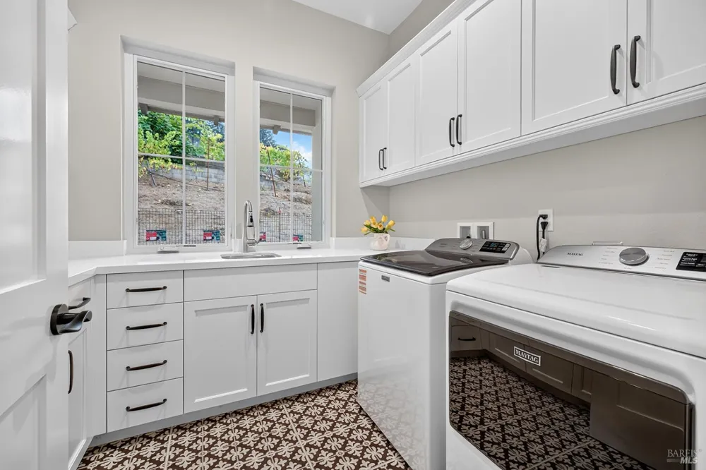 3936 Skyfarm Drive Santa Rosa, CA 95403