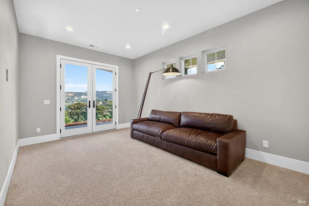 3936 Skyfarm Drive Santa Rosa, CA 95403