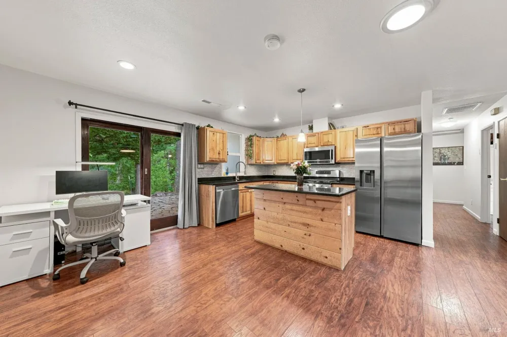 2865 Primrose Drive Willits, CA 95490