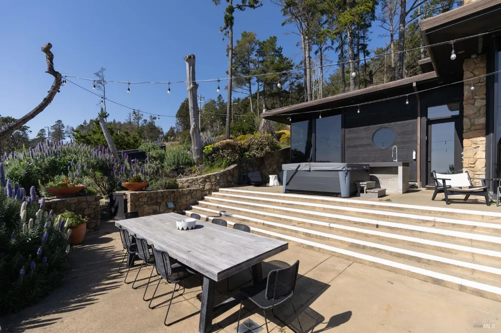 22138 Hwy 1 ##22138 Jenner, CA 95450