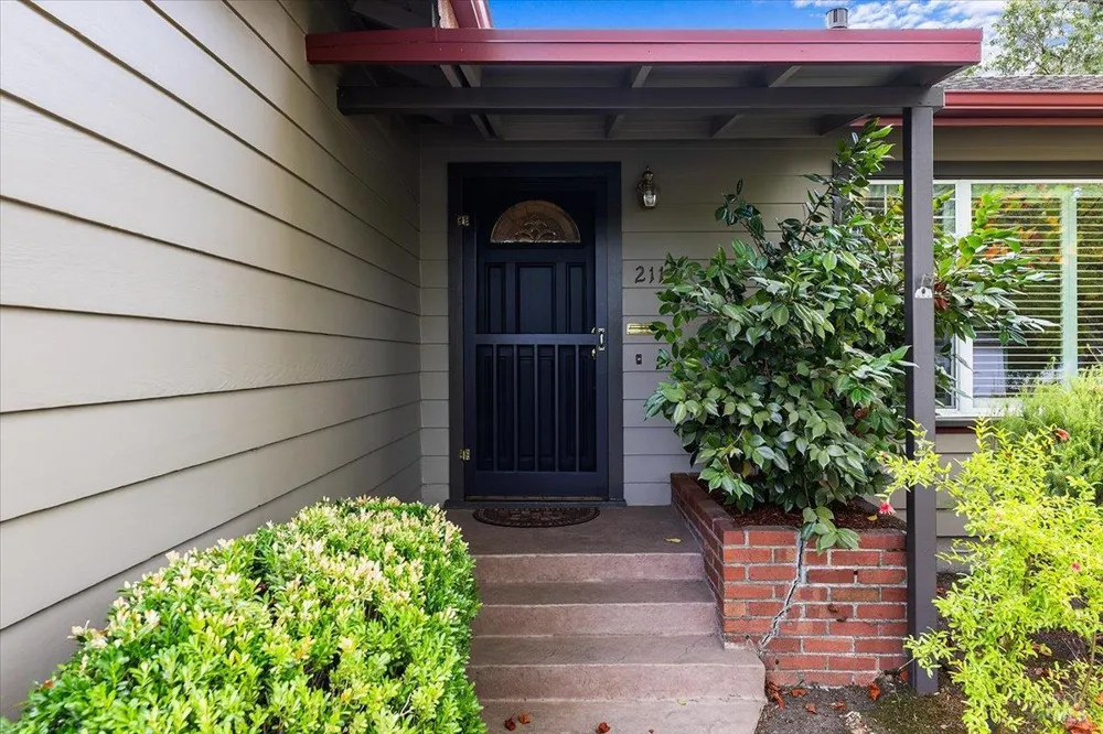 2112 Geary Drive Santa Rosa, CA 95404