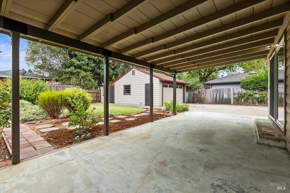 2112 Geary Drive Santa Rosa, CA 95404
